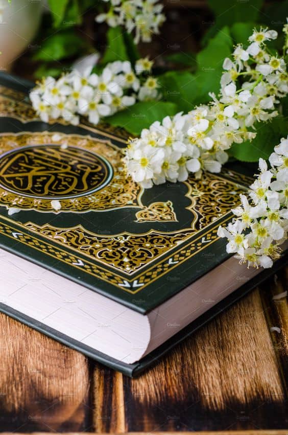the noble quran with floures